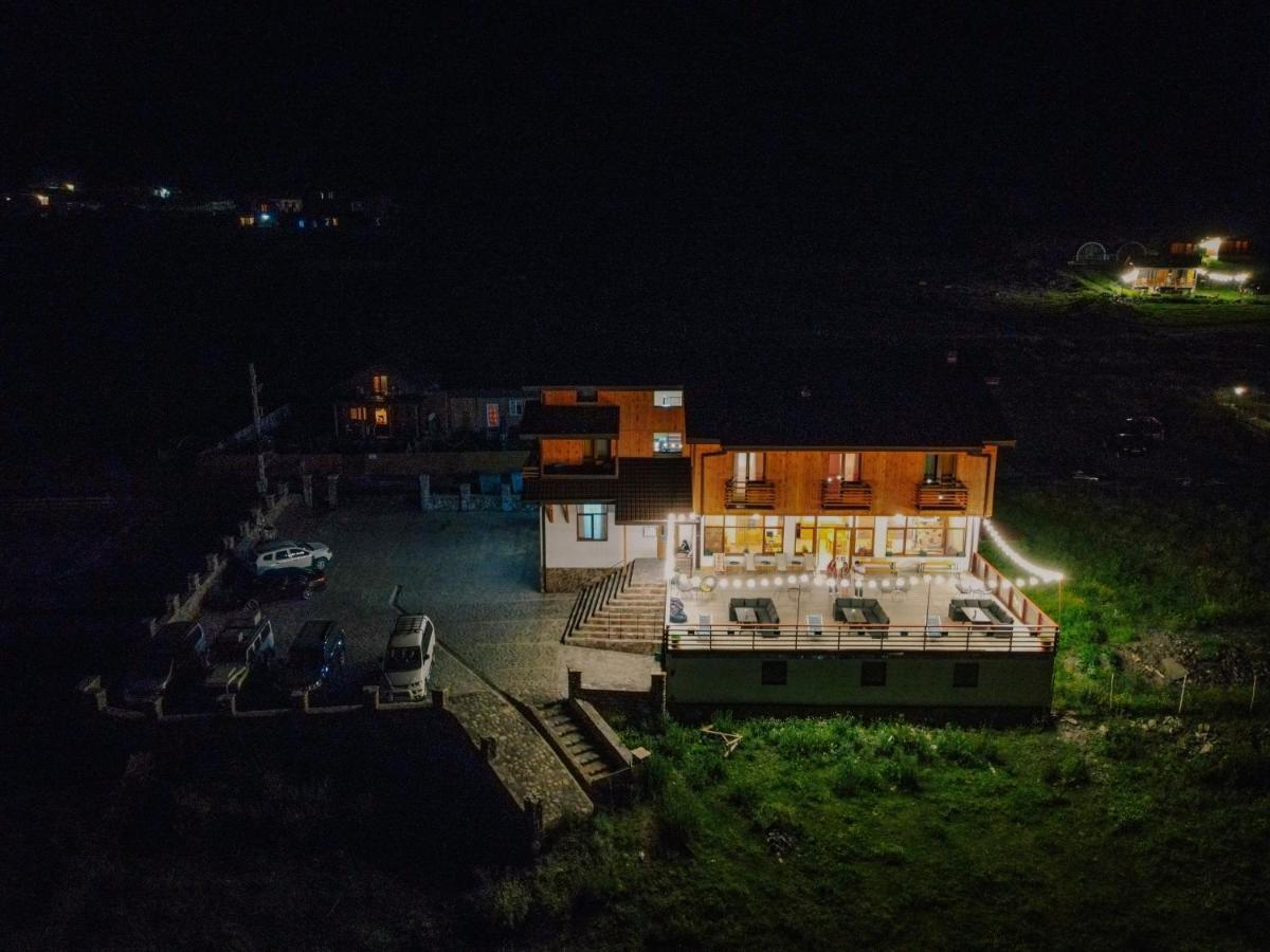 Alpenhaus Kazbegi Hotel & Restaurant ภายนอก รูปภาพ