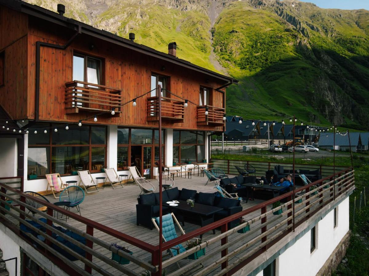 Alpenhaus Kazbegi Hotel & Restaurant ภายนอก รูปภาพ
