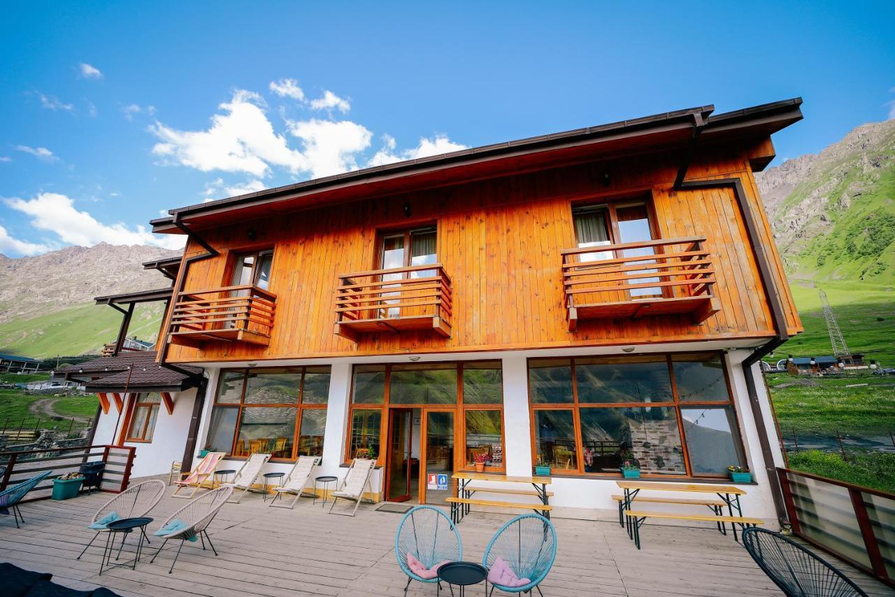 Alpenhaus Kazbegi Hotel & Restaurant ภายนอก รูปภาพ