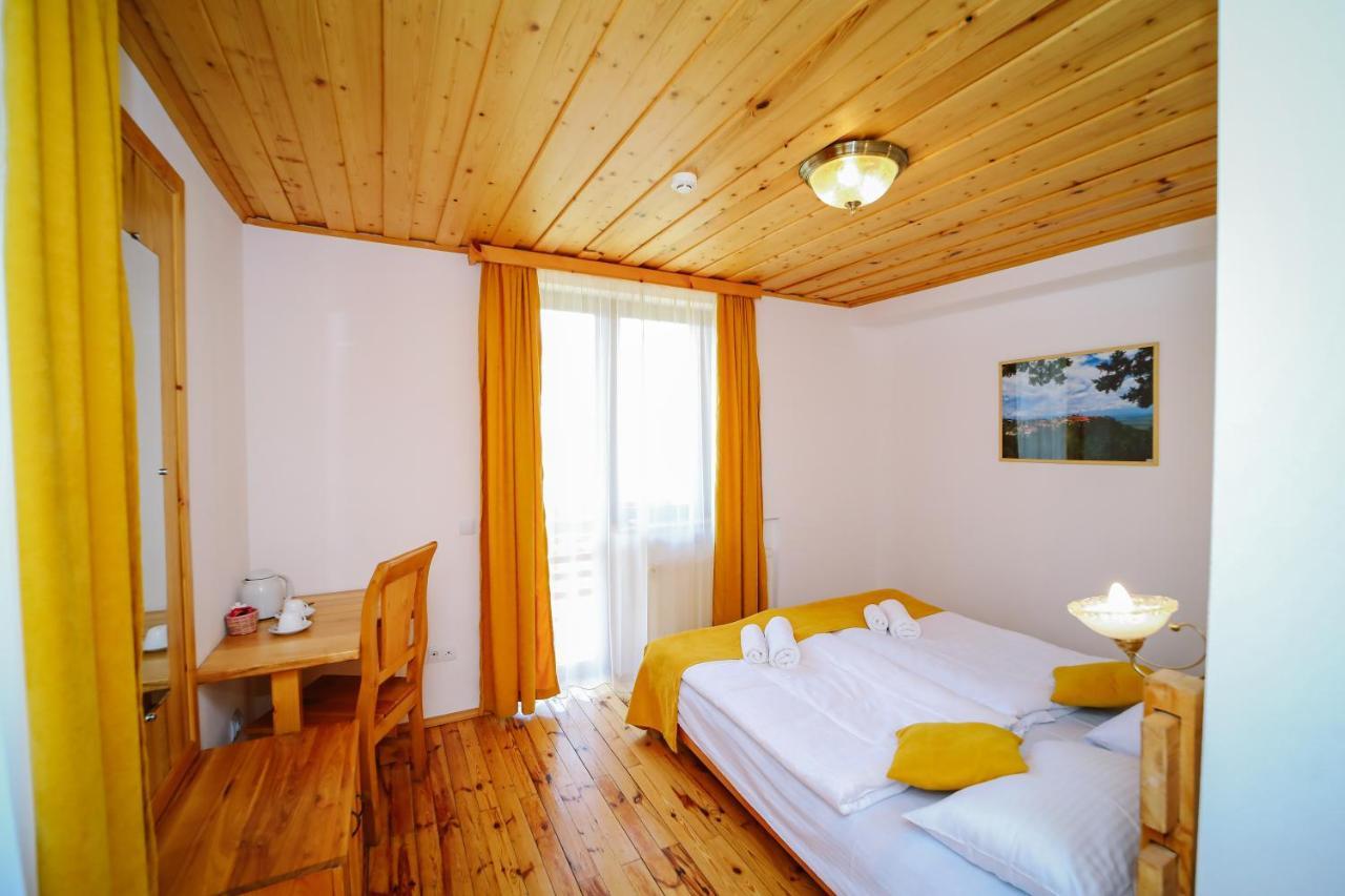 Alpenhaus Kazbegi Hotel & Restaurant ภายนอก รูปภาพ
