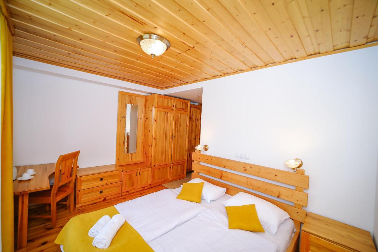 Alpenhaus Kazbegi Hotel & Restaurant ภายนอก รูปภาพ