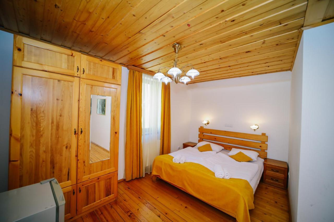 Alpenhaus Kazbegi Hotel & Restaurant ภายนอก รูปภาพ
