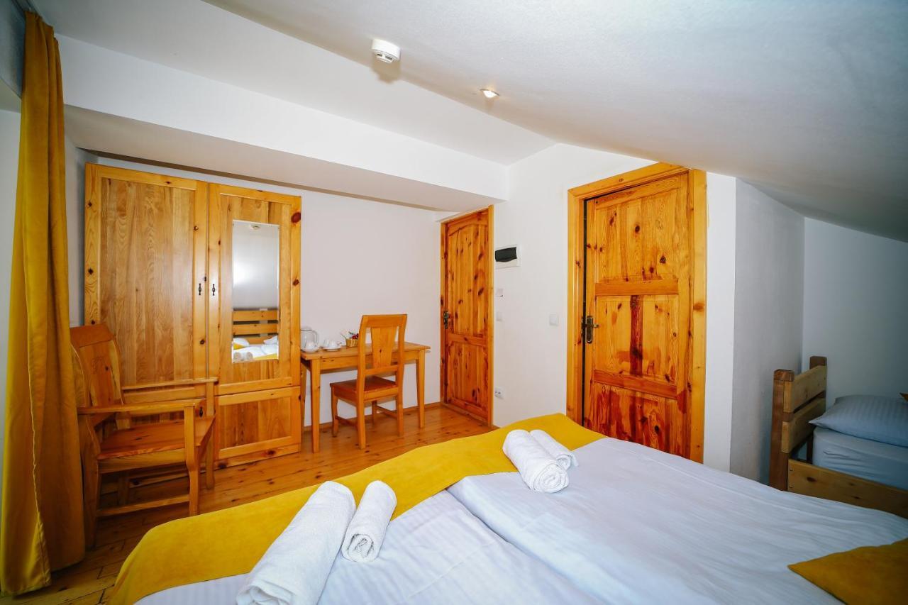 Alpenhaus Kazbegi Hotel & Restaurant ภายนอก รูปภาพ
