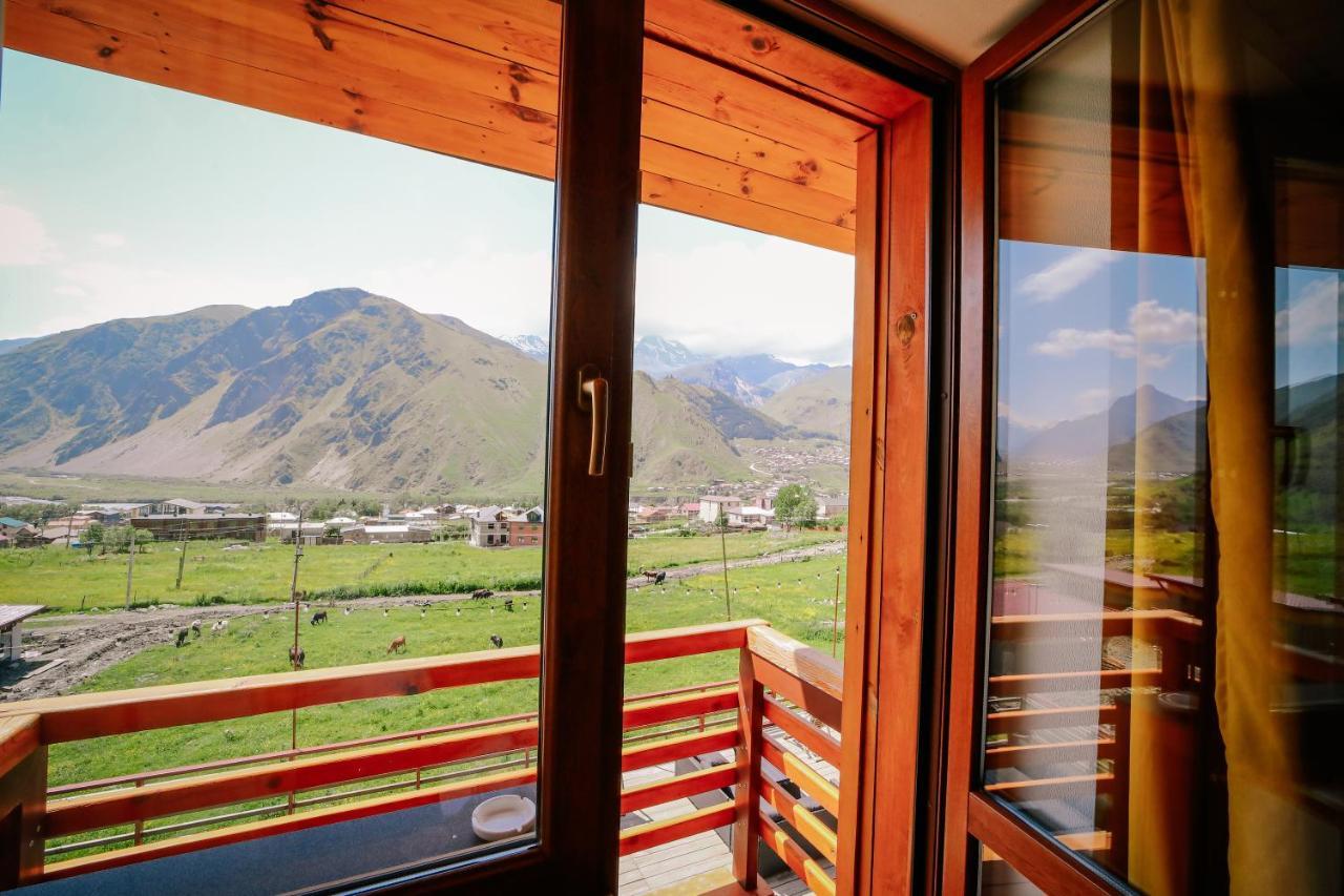 Alpenhaus Kazbegi Hotel & Restaurant ภายนอก รูปภาพ